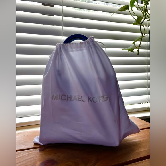 Michael Kors purse - Picture 5 of 7